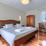 Babudri By Interhome Vila